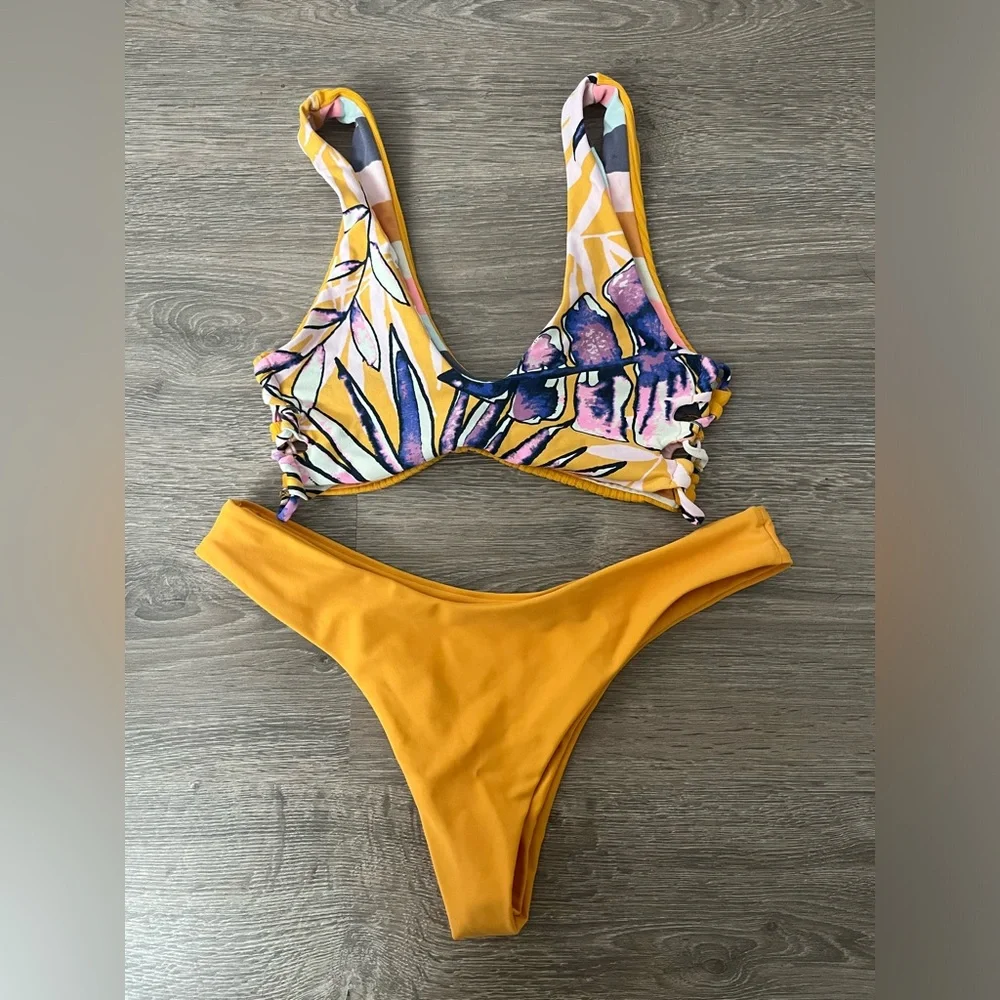 Bikini set - Picture 1 of 3